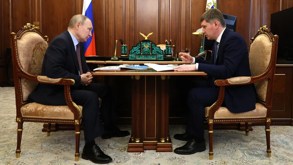 Президент потребовал роста инвестиций как ключевого индикатора эффективности власти, однако бюджетная экономия, высокие ставки, утрата доверия бизнеса и другие факторы тормозят вложения — они уже сократились и находятся на многолетних минимумах.