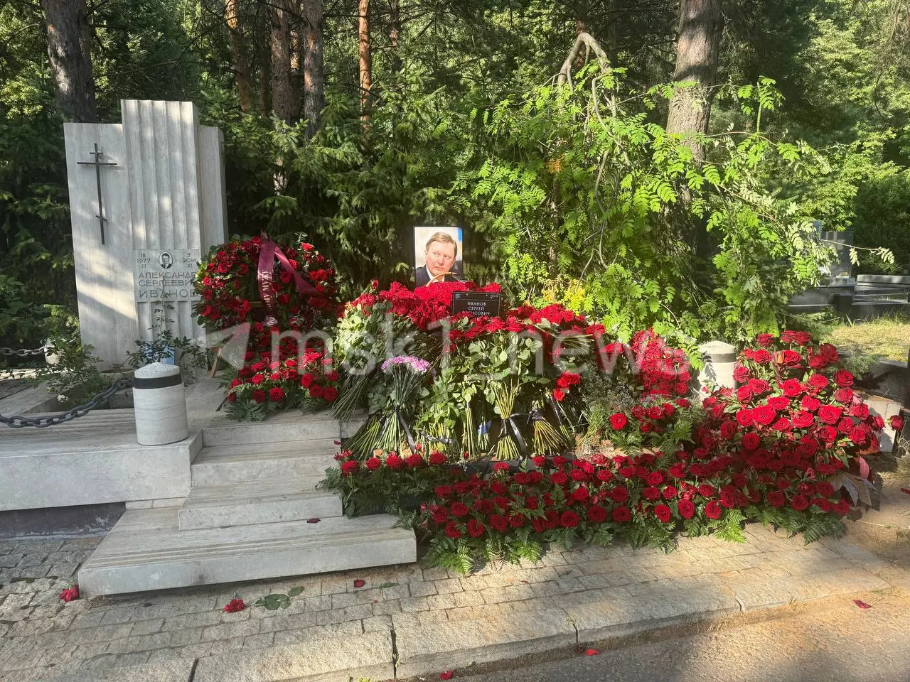Бывшего министра обороны Сергея Иванова похоронили на Троекуровском кладбище; место упокоения — рядом с могилой сына.