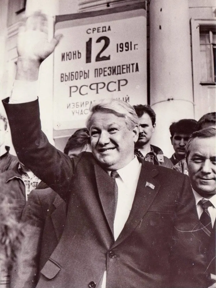 Краткая история введения поста президента РСФСР и итогов голосования 12 июня 1991 года: кто баллотировался, как организовывали кампанию и какие результаты показали регионы.
