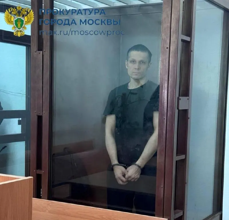 Суд признал Торопова виновным: в сентябре прошлого года он пришёл в офис с ножом и нанес руководительнице два удара — женщина скончалась на месте.