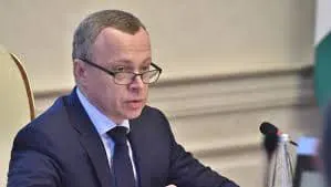 Петухова поместили в СИЗО «Лефортово», которое подчиняется ФСБ. В правительстве Новосибирской области от комментариев отказываются, имя чиновника удалили с официального сайта.
