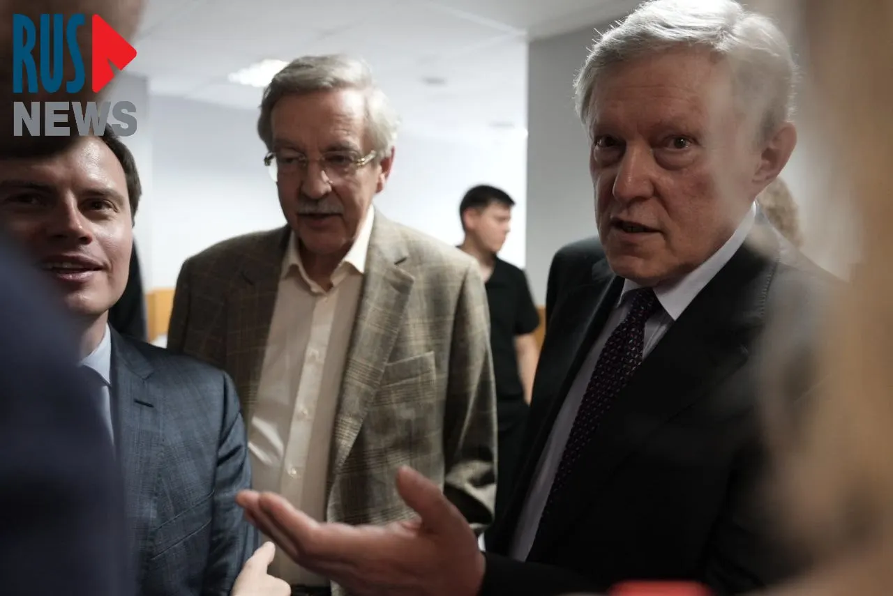 Григорий Явлинский выступил в суде в качестве свидетеля защиты и охарактеризовал Максима Круглова как законопослушного, действовавшего ради пользы жителей и не допускающего радикализма.