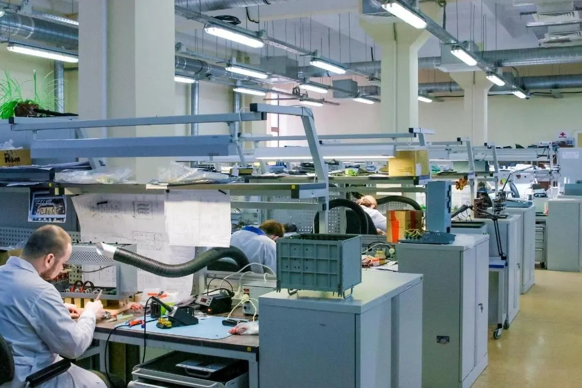 Сотрудники ОПК из Москвы, Подмосковья, Чувашии и Курганской области сообщают о случаях отказа в отсрочках или получении повесток, хотя рассчитывали на защиту от призыва по месту работы.