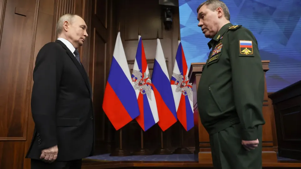 В мае российские войска провели рекордное число штурмовых атак, но при этом потеряли 281,1 кв. км территории. Аналитики связывают ситуацию с ударами беспилотников, контратаками ВСУ и проблемами с коммуникациями на фронте.