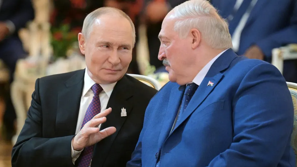 Замглавы МИД Беларуси заявил о готовности применить все средства при вторжении с территории Украины. Ранее Киев требовал демонтировать оборудование у границы; Лукашенко обсуждал ситуацию с лидерами РФ и Китая.