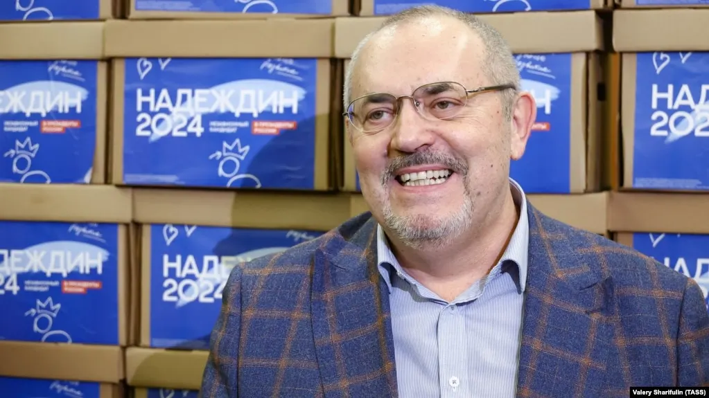 Политик заявил, что система уведомила о постановлении о запрете выезда; он намерен обжаловать решение. Ранее его задерживали в Москве, а на прошлой неделе включили в реестр «иностранных агентов».