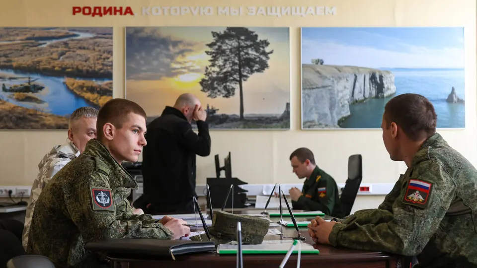 С 2023 года в стране резко увеличилось число новых рекламных и кадровых агентств. Исследования и разрозненные материалы указывают на их использование в вербовочных схемах и посредничестве при наборе контрактников.