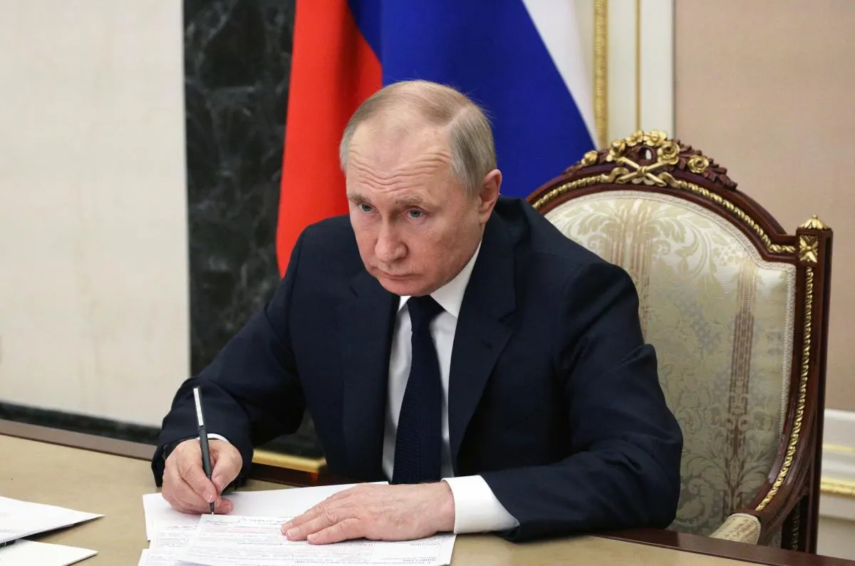 Британский военный эксперт считает, что публичные признания о проблемах, вызванных дальнобойными беспилотниками, перебоями с топливом и электричеством, свидетельствуют о растущем осознании сложного положения российского руководства в войне с Украиной.