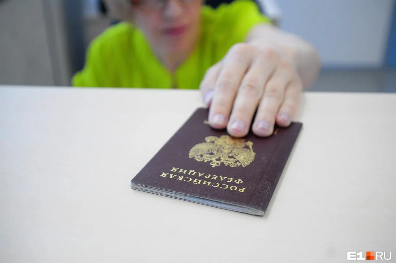 В МВД пояснили, что цифровая копия паспорта из «Госуслуг» пригодна лишь для ограниченного перечня случаев — от посещения мероприятий до подтверждения возраста при покупке алкоголя.