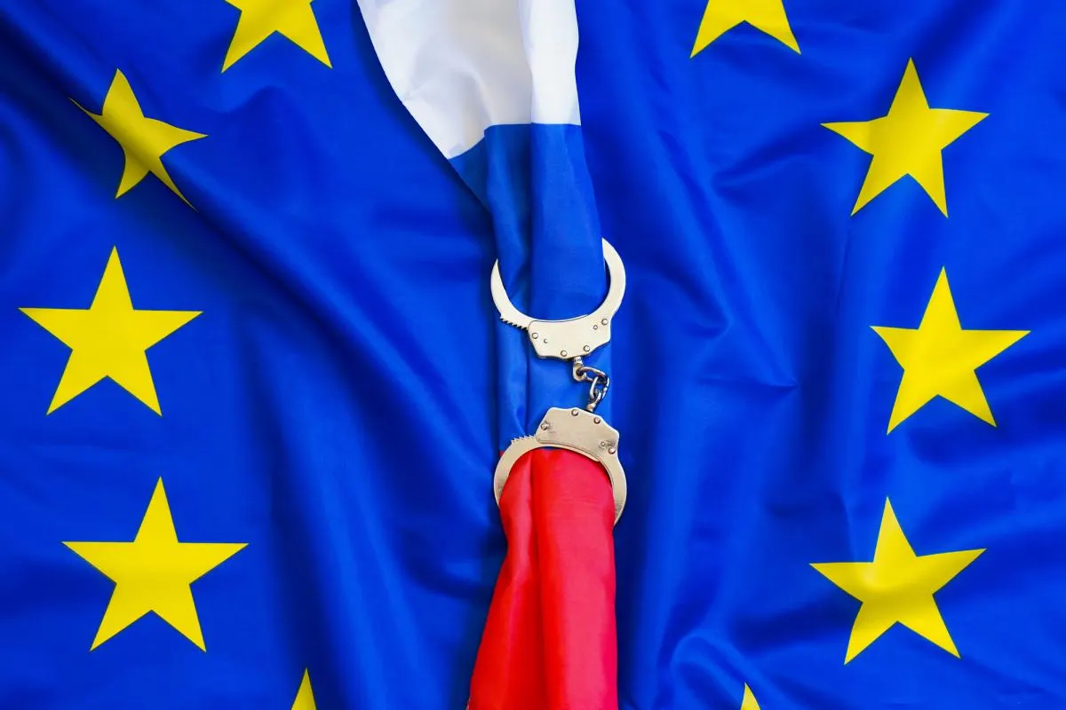 Страны ЕС расходятся во мнениях по 21-му пакету санкций против России: просьбы об исключениях и попытки защитить национальные интересы ослабляют консенсус. Одновременно удары беспилотников по российским НПЗ и экономические проблемы в РФ меняют баланс сил.