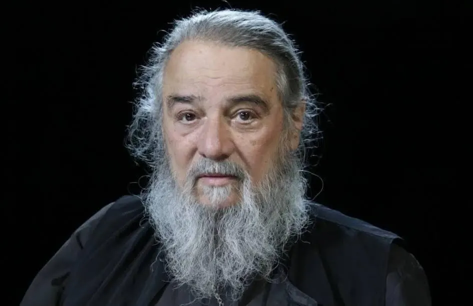О смерти Михаила Ардова сообщил священник Леснинского монастыря Алексей Лебедев. Ардов был известен как церковный служитель и автор заметок об Анне Ахматовой.