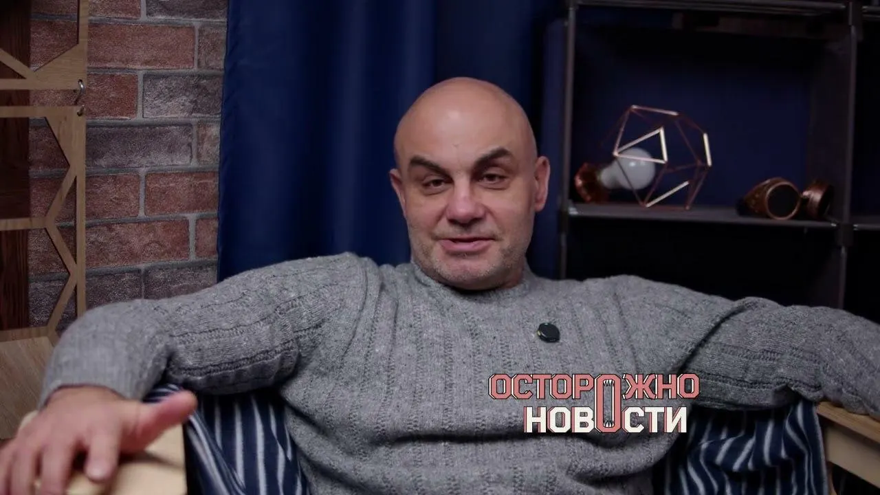 Замоскворецкий суд заключил под стражу Георгия Закревского по обвинению в оправдании терроризма из‑за публикаций. Ранее он публично поддерживал войну с Украиной, объявлял вознаграждения за ликвидации и заявлял о боевом прошлом за рубежом.