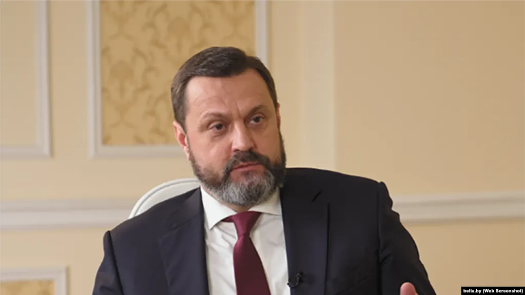 Суд признал Деркача виновным в государственной измене и незаконном обогащении; следствие связывает его с российскими спецслужбами и выплатами более $567 тыс.