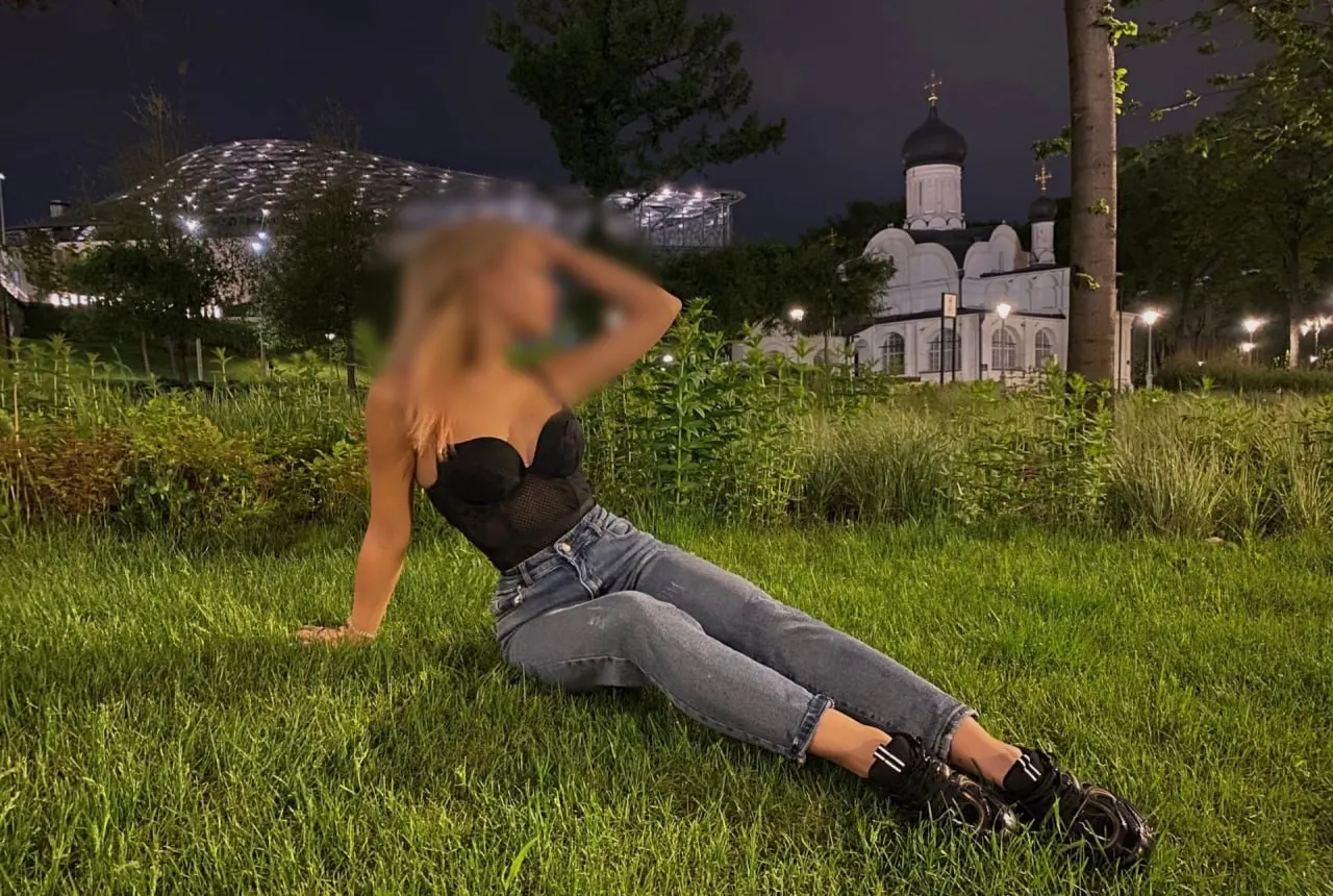 В московском районе Сокольники 33‑летний мужчина после ссоры с 26‑летней тренеркой выбросил её из окна, а затем совершил самоубийство. Пострадавшая госпитализирована в тяжёлом состоянии.