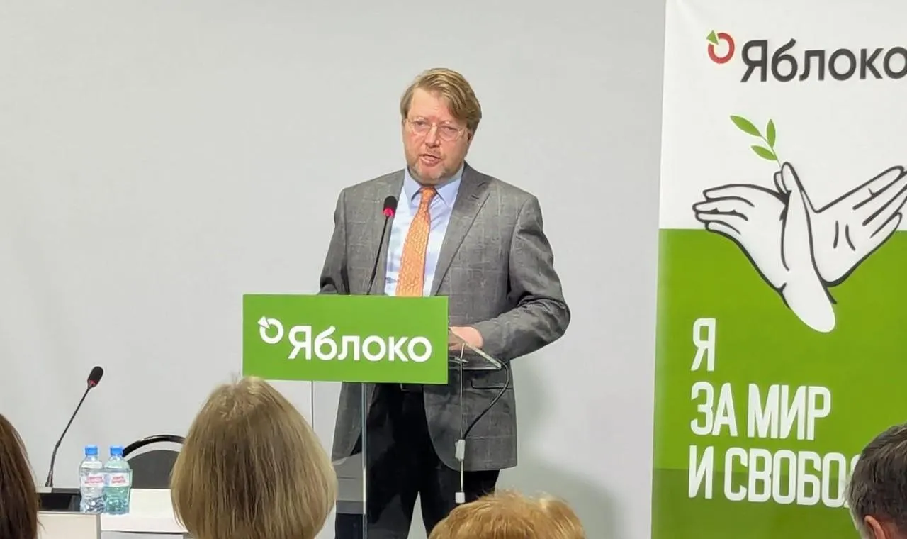 Верховный суд оставил в силе штраф Николаю Рыбакову по делу о «демонстрации экстремистской символики» — наказание связано с публикацией фотографии, партия намерена обжаловать решение в Конституционном суде.