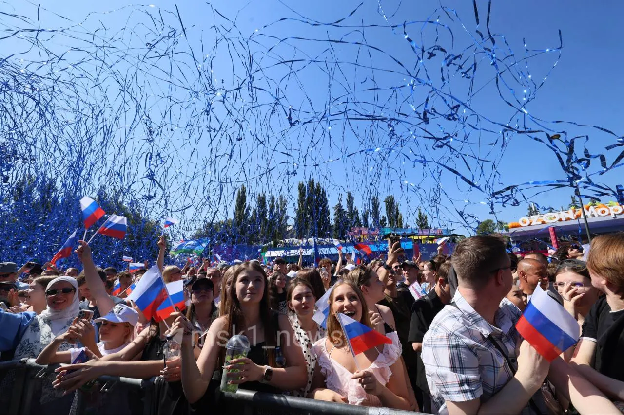 На четырёх сценах ВДНХ открывается музыкальный фестиваль VK Fest: в программе поп, рэп и фолк — среди участников IOWA, Zivert, Ева Польна, Big Baby Tape и другие.