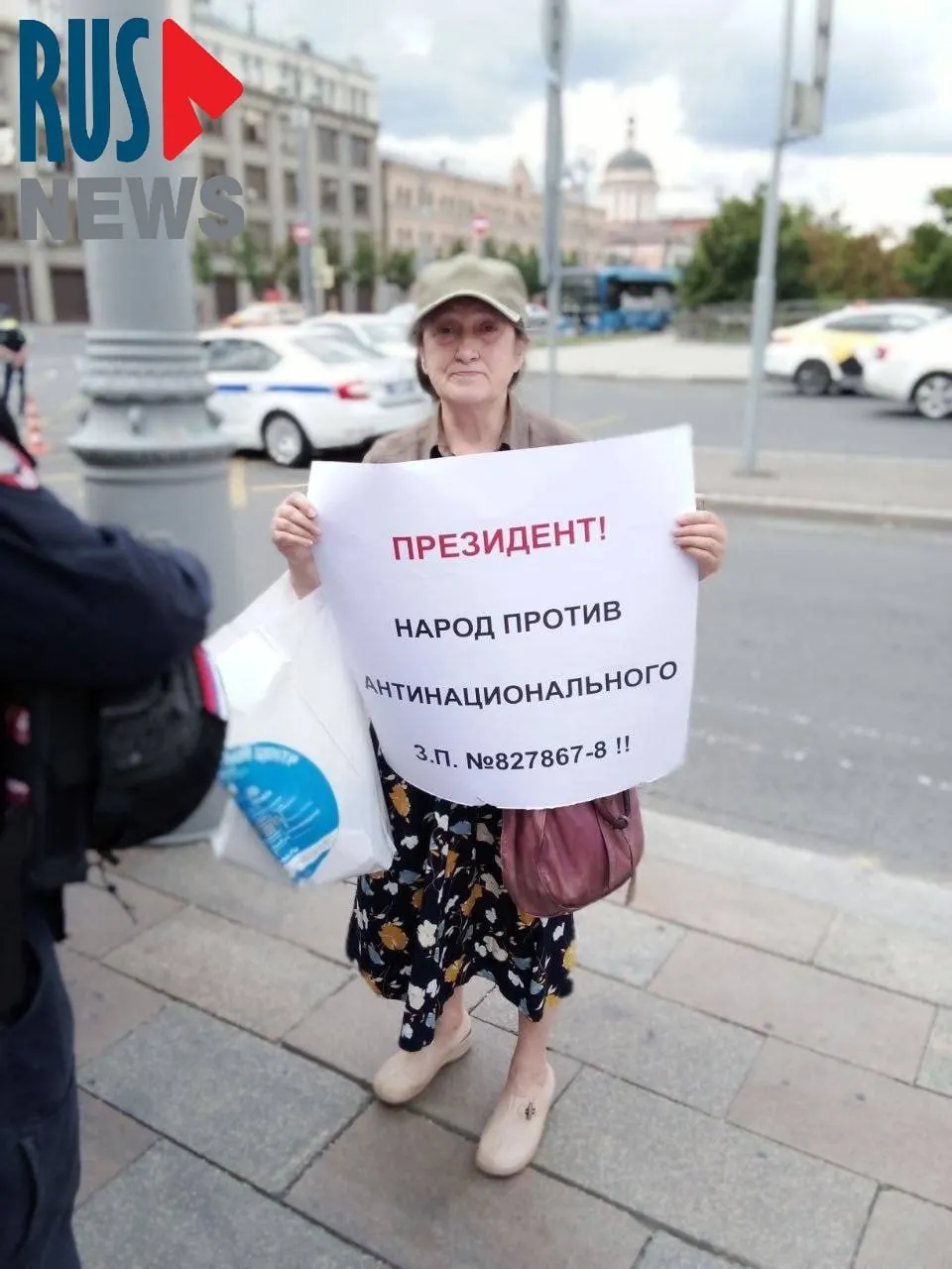 Наталью Шамину задержали на пикете у администрации президента: она протестовала против законопроекта, который позволит регионам лишать памятники охранного статуса.