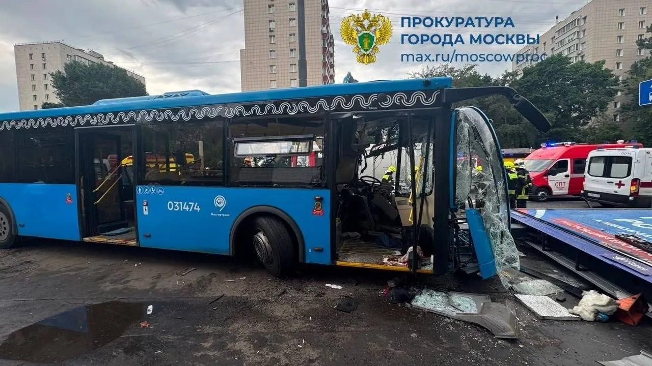 На Нижегородском шоссе в Москве произошло ДТП с участием автобуса — прокуратура инициировала проверку, обстоятельства происшествия уточняются.
