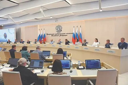 В проекте постановления ЦИК на 20 июля предусмотрено исключение ряда выдвиженцев «Яблока» по статье о «экстремизме». По закону выпадение четверти кандидатов из списка может привести к снятию партии с выборов.