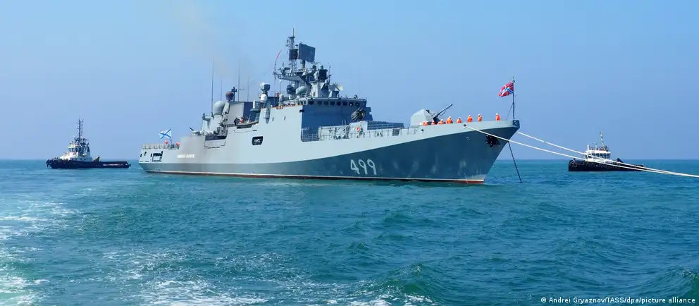 Москва и Дамаск согласовали использование одного из двух причалов в порту Тартус под коммерческие операции, оставив второй для нужд военно-морского флота; планируется создать логистический хаб и регулярный маршрут из Новороссийска.