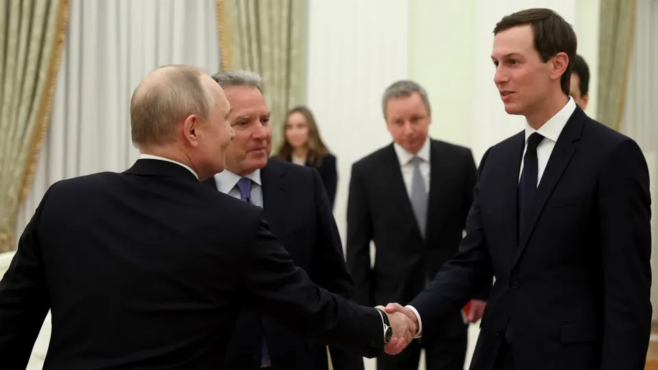 Российские власти рассчитывают на возобновление контактов с представителями Дональда Трампа в надежде выторговать выгодные условия прекращения войны, но посланцы сейчас сосредоточены на переговорах по Ирану, а американские чиновники не поедут «ради фотосессии».
