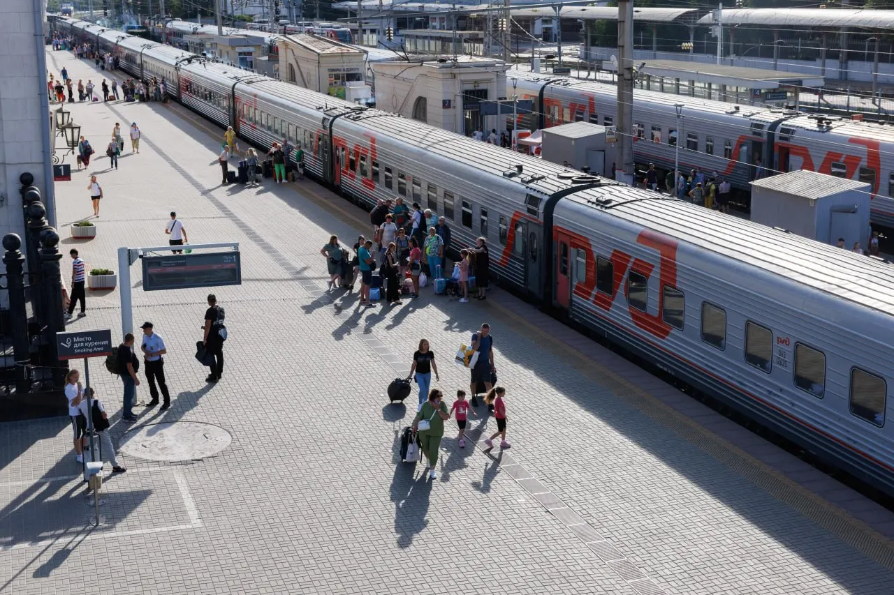 Жители Волгограда отмечают, что система продажи билетов позволяет оформить проезд только до 29 сентября 2026 года; после этой даты при попытке покупки предлагается записаться в лист ожидания.
