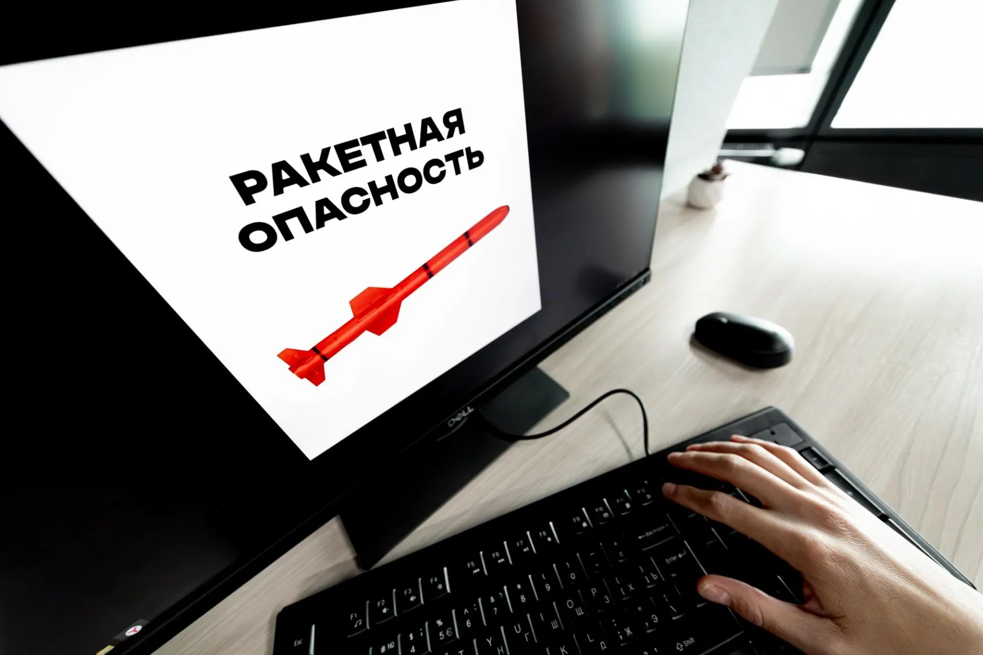 В нескольких регионах России, включая Воронежскую область, объявлены предупреждения о ракетной угрозе — в разных городах прозвучали сирены воздушной тревоги. Рекомендуется следовать указаниям экстренных служб.