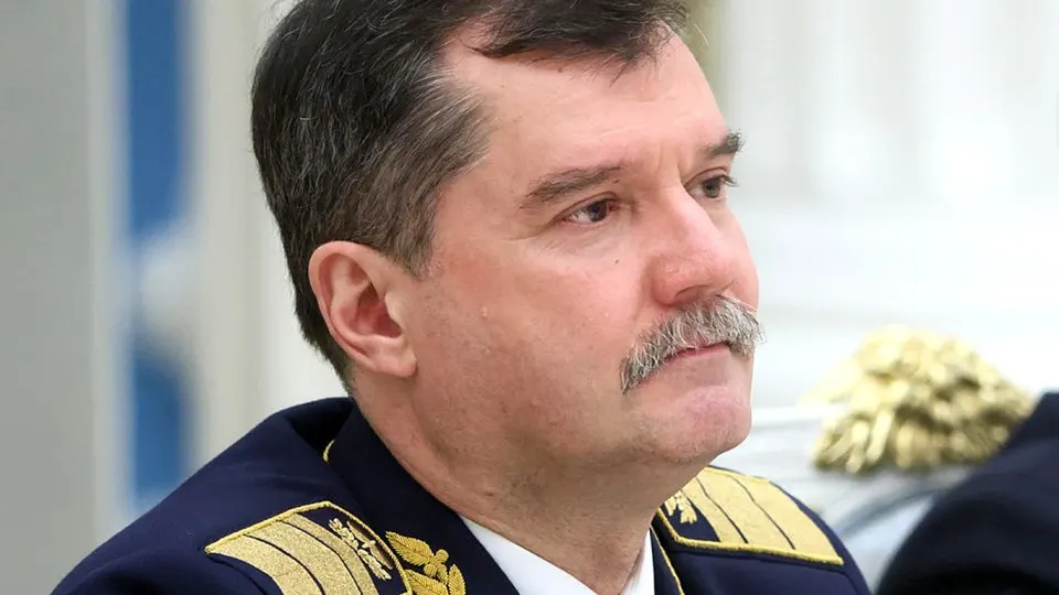 Бывшего руководителя Росавиации задержали по делу о мошенничестве в особо крупном размере. По части 4 статьи 159 УК РФ ему грозит до 10 лет лишения свободы, следствие просит арест на два месяца. Ранее по делу были задержаны другие высокопоставленные сотрудники ведомства.