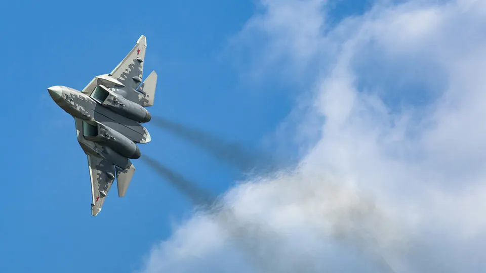 Министерство взыскивает с АО «Авиационная и морская электроника» 257,1 млн рублей за невыполнение сроков по проекту разработки отечественных газоразрядных дисплеев; просрочка составляет более шести лет, а бюджетные вливания в программу импортозамещения существенно сокращены.