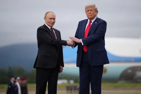 По сведениям источников, Дональд Трамп намерен обсудить с лидерами пути к прекращению войны между Россией и Украиной — встреча с Владимиром Зеленским запланирована на саммит НАТО в Анкаре, после чего возможен разговор с Владимиром Путиным.