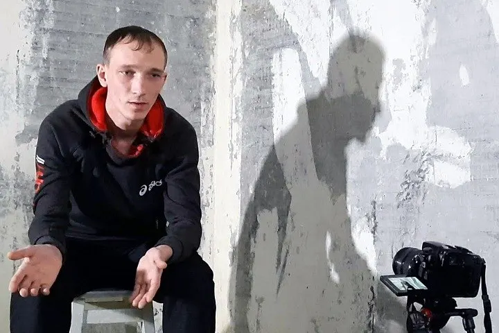 Евгений Юрченко, один из первых, кто публично сообщил о массовых издевательствах в ИК‑15, вышел из колонии. Правозащитники заявляют, что против него было сфабриковано уголовное дело.