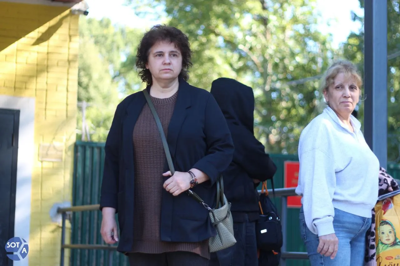 Трое женщин, задержанных 9 июля после визита в московскую мэрию в защиту жильцов общежития на Аминьевской улице, покинули спецприемник в Сахарово.