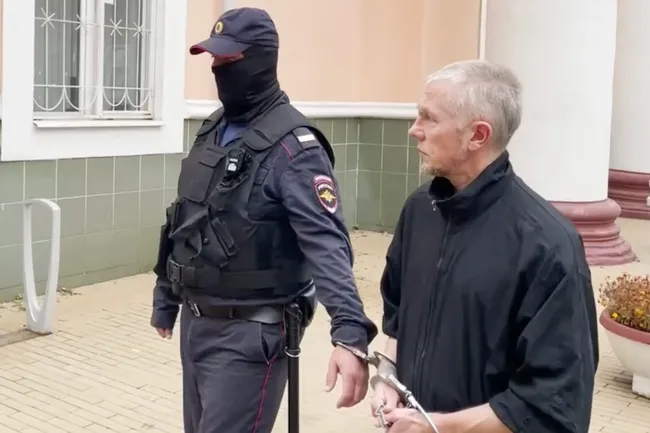 Следственный комитет завершил расследование уголовного дела в отношении 51‑летнего Алексея Гаськова. Ему инкриминируют серию убийств и изнасилований, совершённых в 2002 году в Москве и Подмосковье; ранее он уже отбывал срок за преступления против несовершеннолетней.