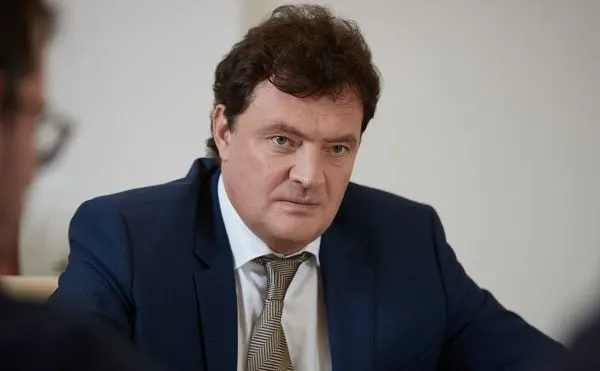 Апелляция подтвердила арест Михаила Полубояринова по обвинению в злоупотреблении полномочиями при санации Связь-банка и банка «Глобэкс». Защита отрицает вину; расследование начато в апреле 2024 года.