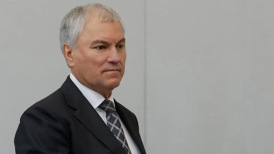 Глава нижней палаты парламента заявил, что трамваи могут заменить сотни автомобилей и повысить скорость перевозок. Комментарии других депутатов прозвучали на фоне дефицита топлива и ограничений на заправку в большинстве регионов.
