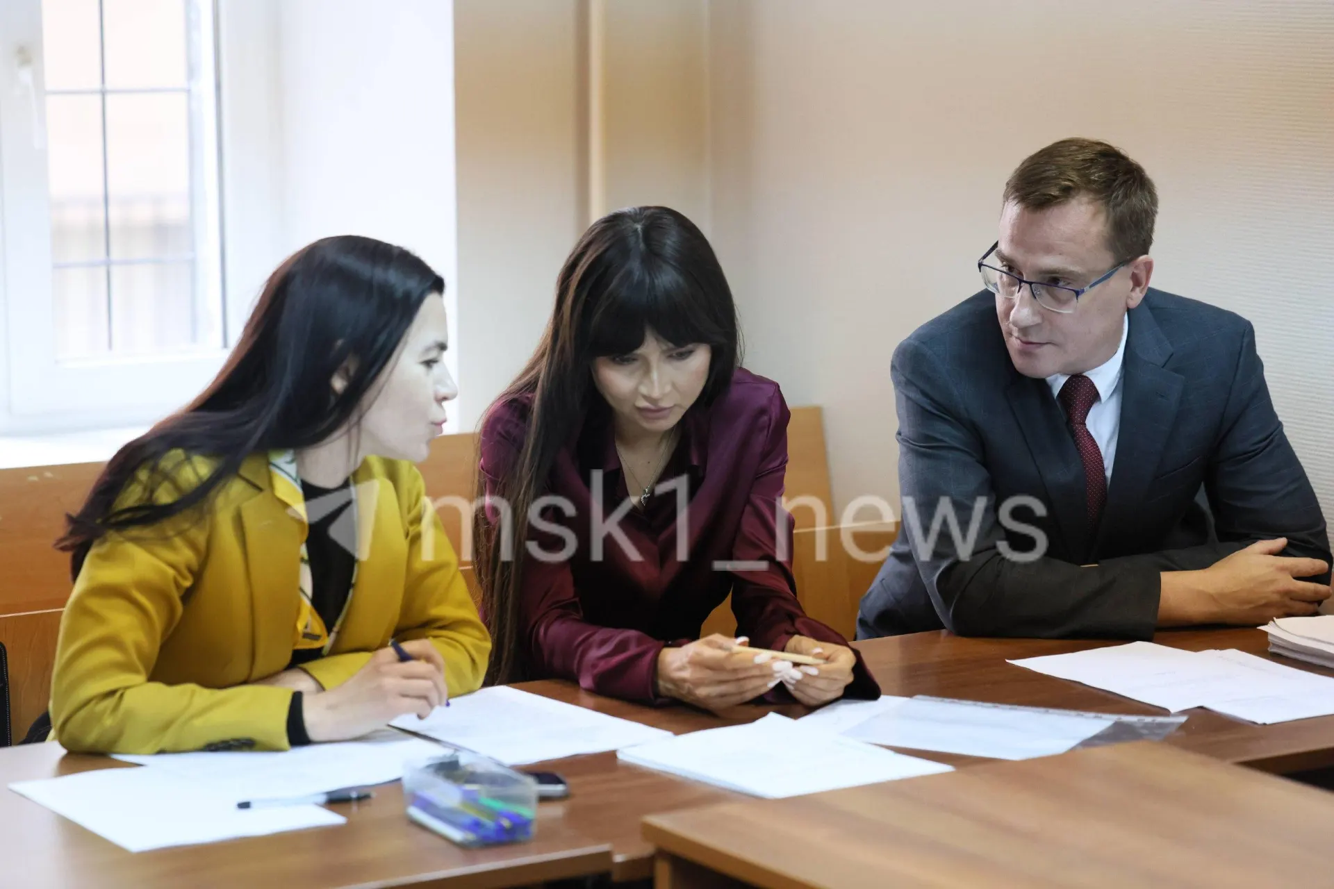 Прокуратура требует ужесточить меру пресечения для обвиняемой по делу о нелегальных валютных операциях: ранее процесс приостановили из‑за обнаруженного у неё рака, сейчас указывают на выезд из Москвы в Санкт‑Петербург.