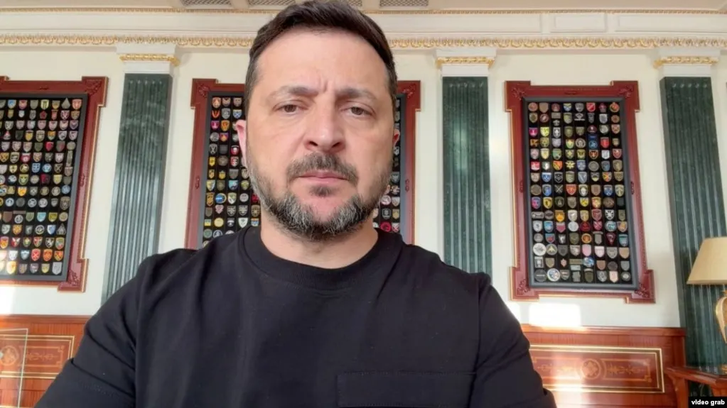 Президент Украины заявил, что идею мира поддерживают не только международные партнёры, но и люди из окружения российского руководства. В ВСУ создадут отдельное командование для дальнобойных ударов, а внутри России давление за мир будет усиливаться на фоне ударов и бензинового кризиса.