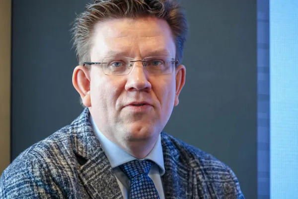 Замоскворецкий суд Москвы назначил условный срок бывшему сотруднику издательства после сделки со следствием: он дал показания на коллег и рассказал о каналax сбыта спорных изданий. Уголовные дела других фигурантов пока не рассмотрены.