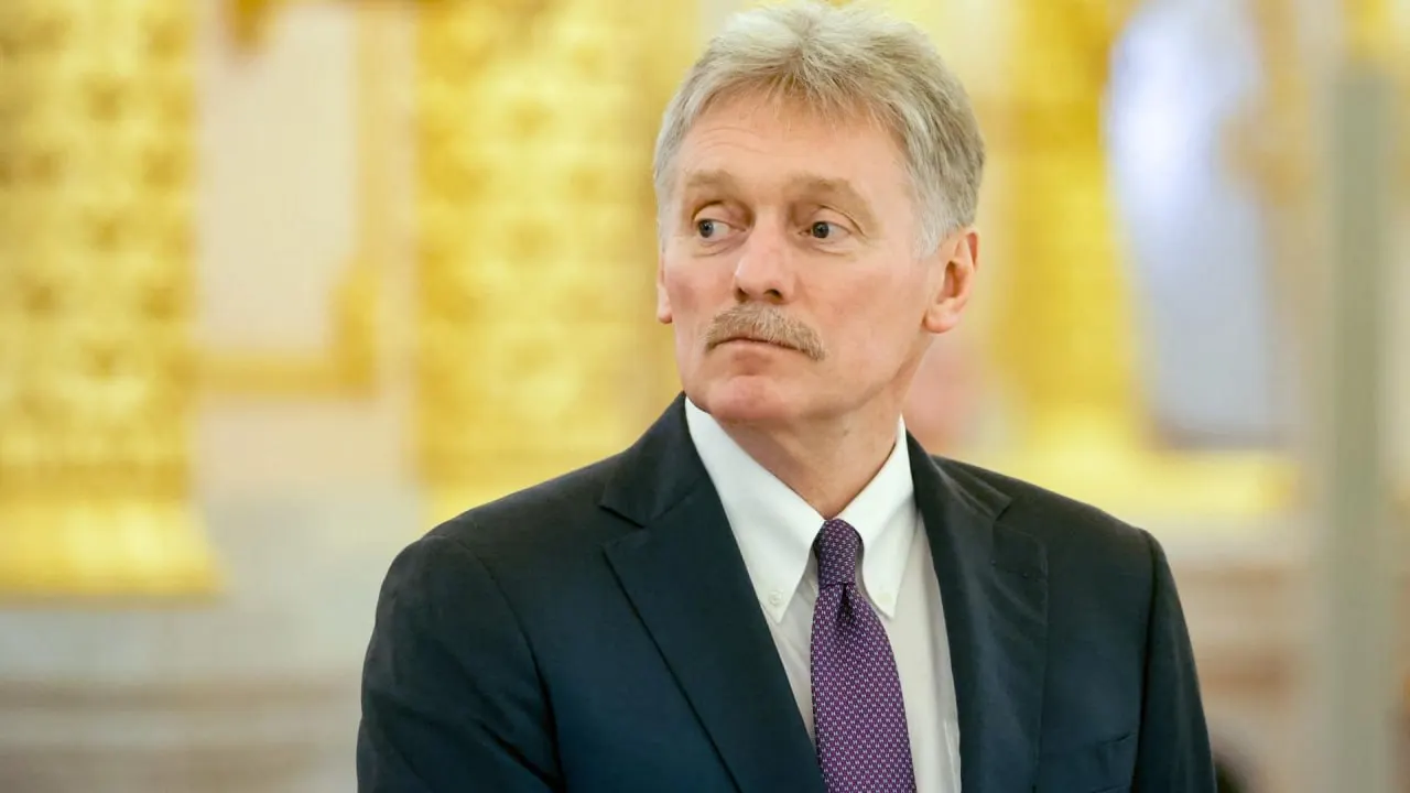 Пресс‑секретарь президента заявил, что вовлечение западных стран превратило спецоперацию в полномасштабный конфликт; удары по гражданской инфраструктуре он назвал террористическими и при этом подтвердил готовность к переговорам.