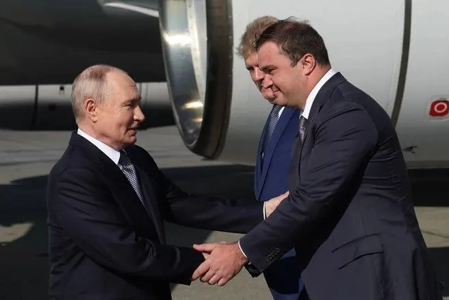 На рабочей встрече обсуждали рост ВРП, успехи сельского хозяйства, инфраструктурные проекты, проблемы недостроенного метро и защиту прав дольщиков.