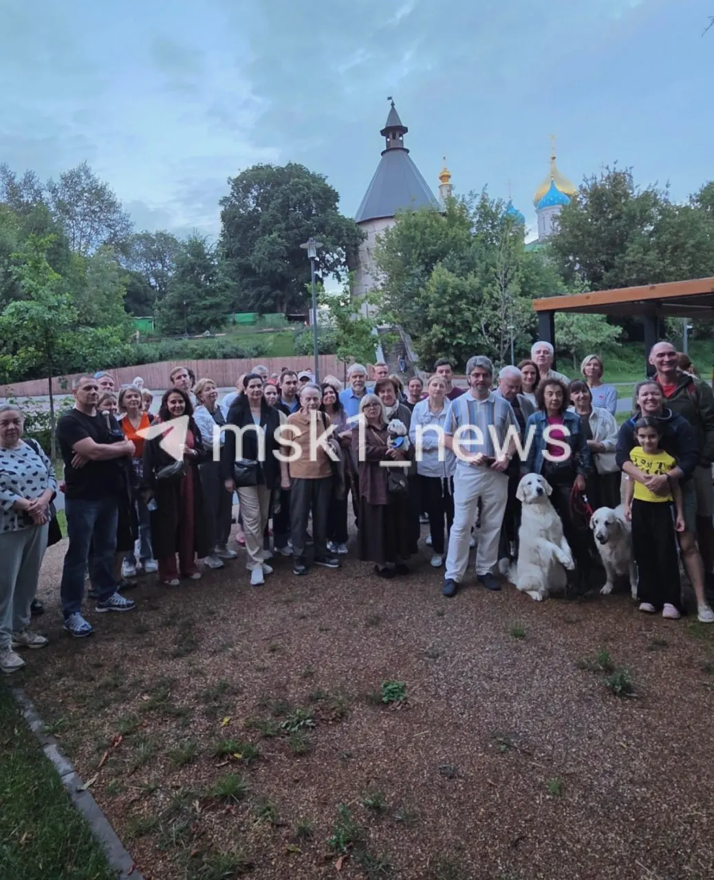 Жители и активисты в Таганском районе Москвы протестуют против предполагаемых работ по благоустройству Новоспасского пруда: опасаются удаления ила и укладки полимеров, что может нанести вред сложившейся экосистеме.