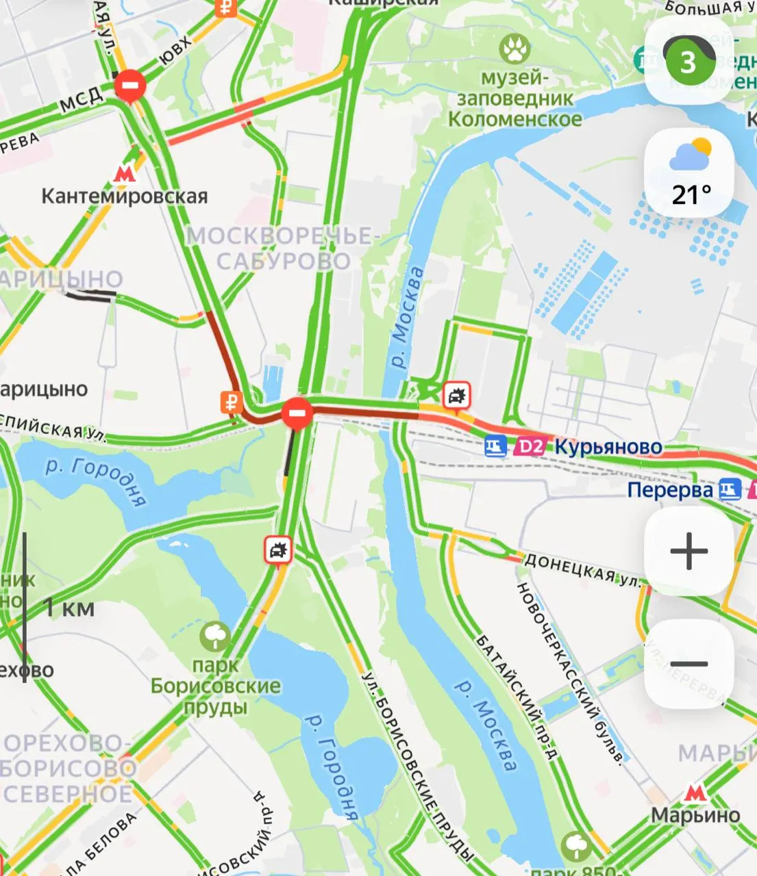 На Московском скоростном диаметре у станции Курьяново перевернулся и загорелся самосвал с песком. Очевидцы сообщают о сильном жаре от пожара и советуют закрывать окна. Просим присылать фото и видео очевидцев.