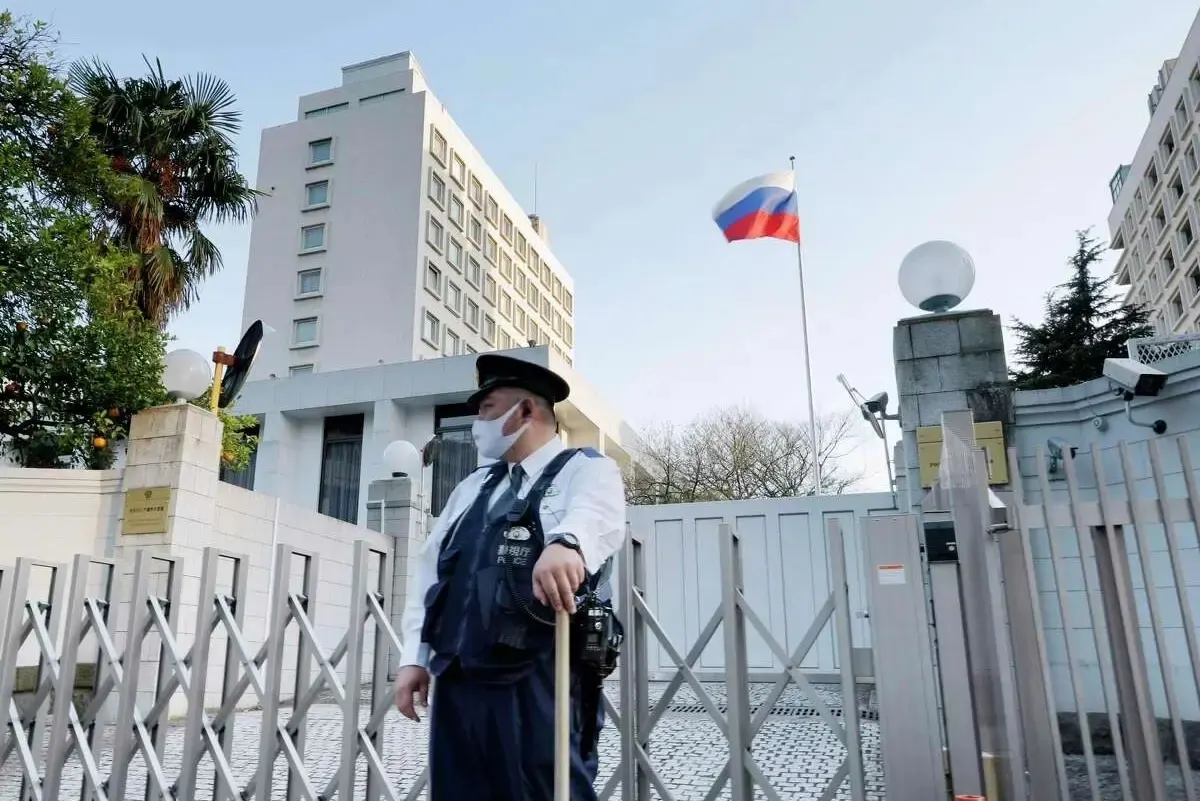 По сведениям представителей зарубежных спецслужб, 20-е управление ГРУ действует в Японии под прикрытием, организуя закупки и вывоз высокотехнологичных компонентов, необходимых для производства беспилотников и ракет.