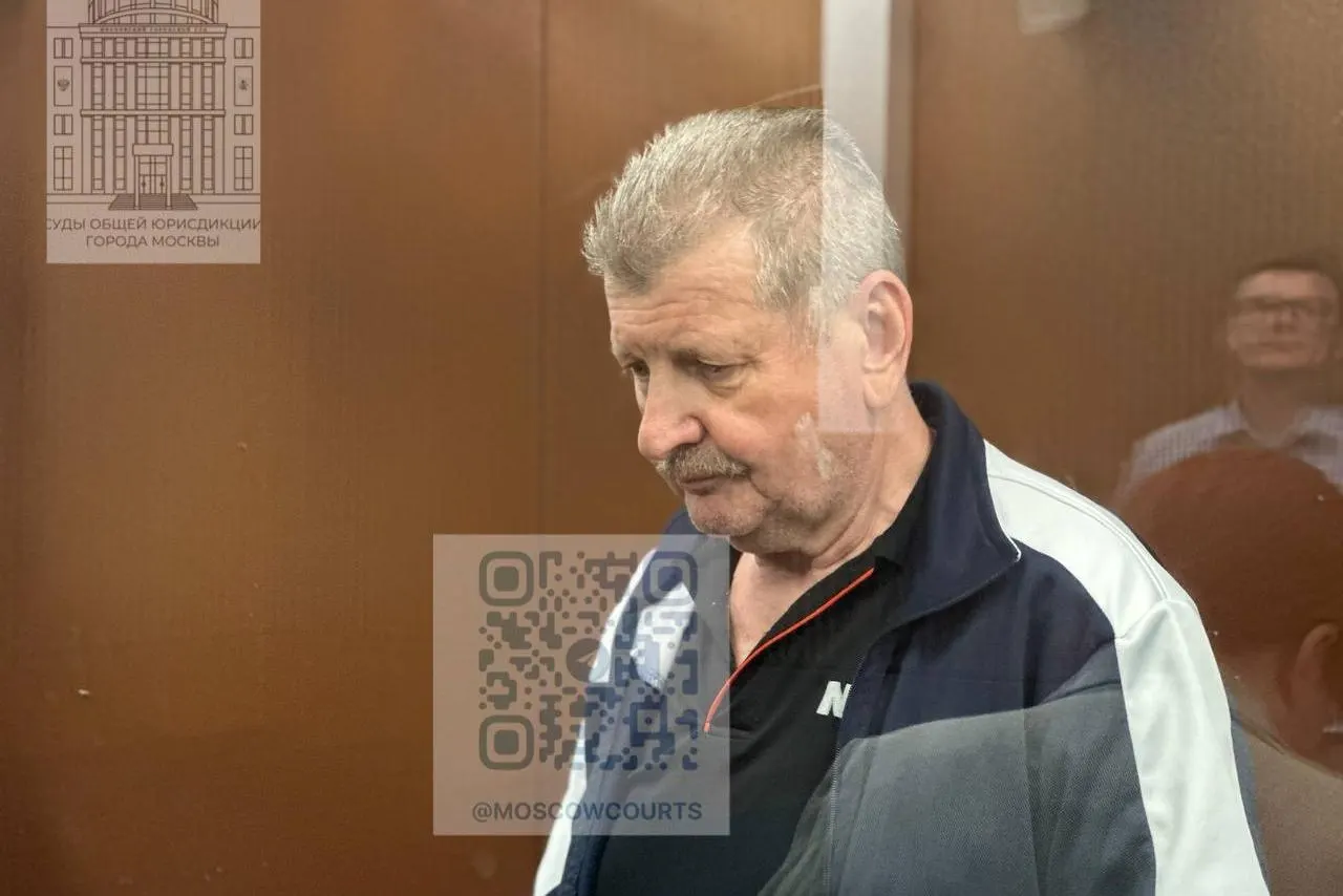 Хамовнический суд в Москве признал виновным Николая Симоненко по делу о хищениях при возведении фортификационных сооружений. Суд взыскал с обвиняемых более 1,4 млрд рублей ущерба; по делу также осуждены несколько соучастников.