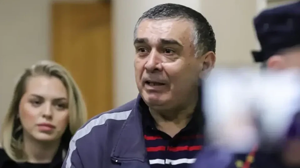 Шахина Шыхлински, приговорённого к 24 годам за убийства в Екатеринбурге, намерены обменять на отбывающих срок россиян в Баку; обмен может коснуться и его сына.