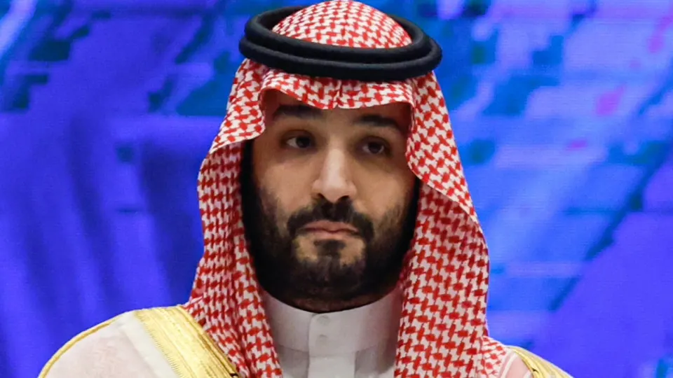 Королевство уменьшило официальную отгрузочную цену сорта Arab Light на $11 за баррель и впервые с 2020 года предложит сырьё со скидкой к региональным бенчмаркам. Решение усиливает давление на мировые котировки и российский Urals.