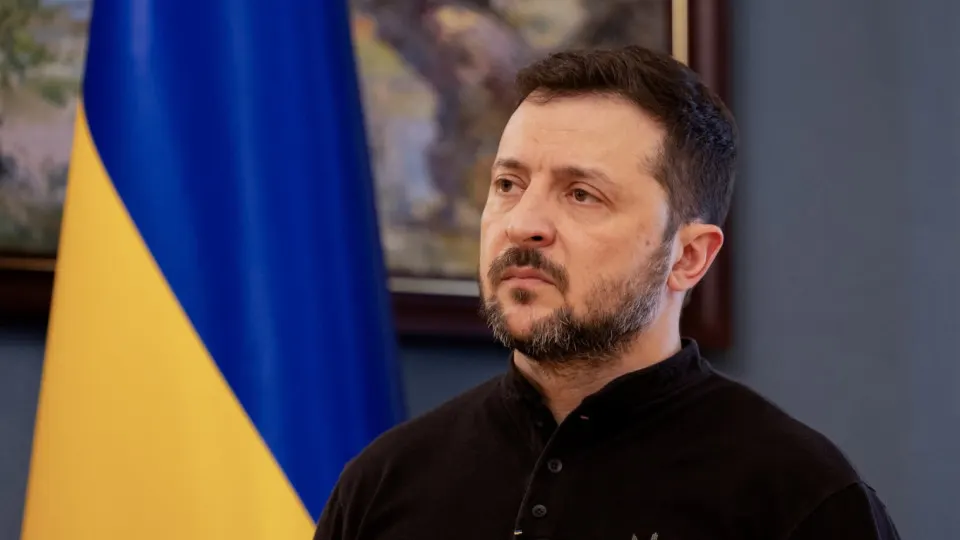 Президент заявил, что ведутся дипломатические контакты с представителями команды Дональда Трампа ради «мира с достоинством», подробности не раскрываются.