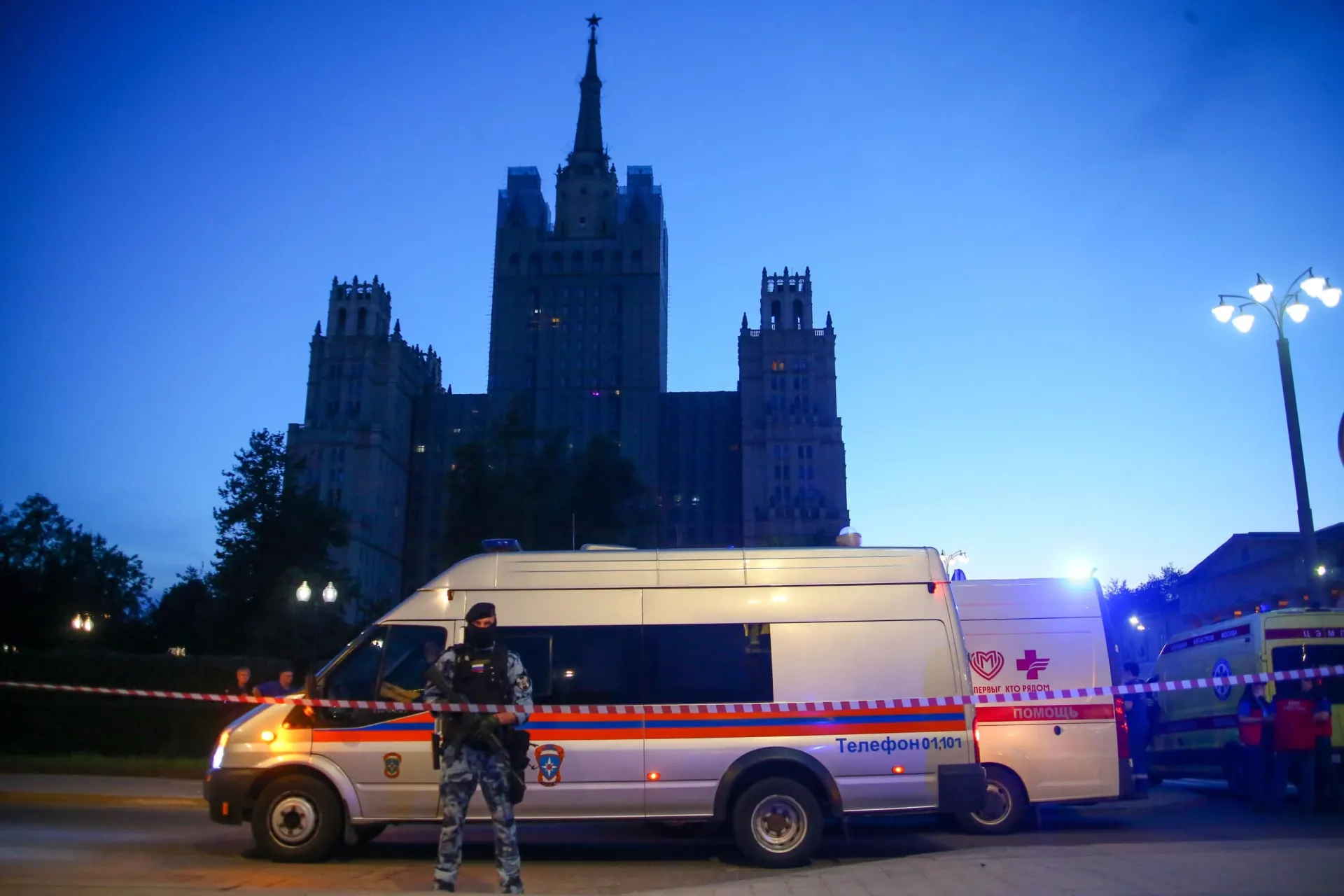 После взрыва в столице погибли три человека; вокруг инцидента ведутся политические разговоры и международные оценки.