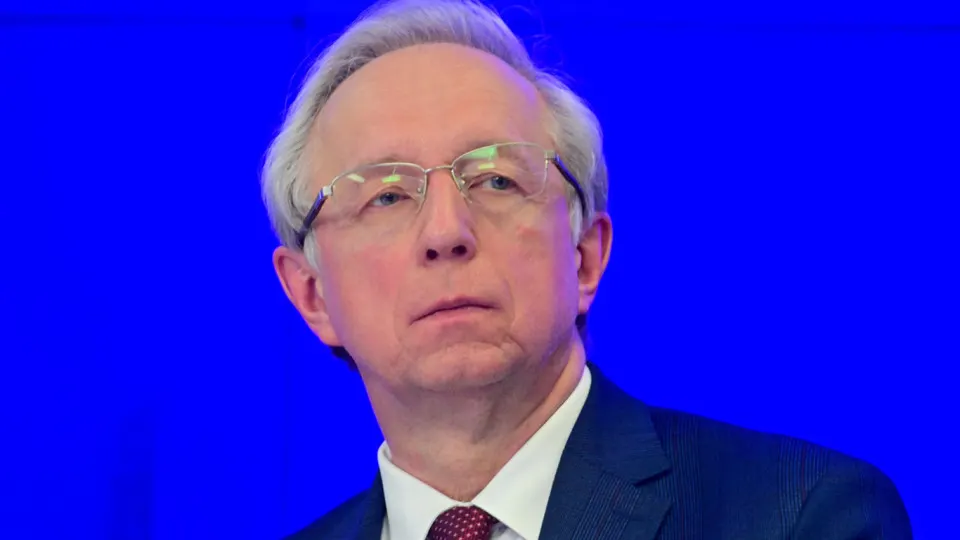 Армения должна к декабрю определить вопрос референдума между Европейским Союзом и Евразийским экономическим союзом; Москва настаивает на возобновлении участия в ОДКБ и предупреждает о последствиях задолженности.