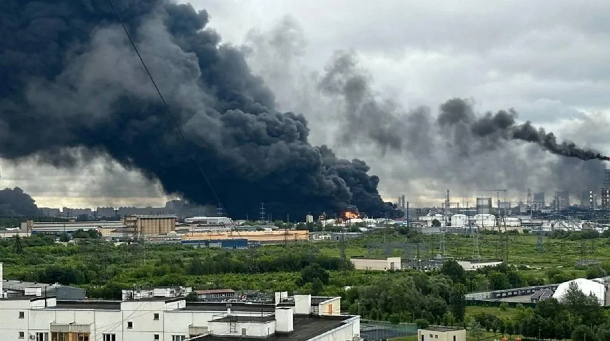 На фоне конфликта в регионе произошёл пожар на НПЗ в Москве и развернулась полемика между сторонами.
